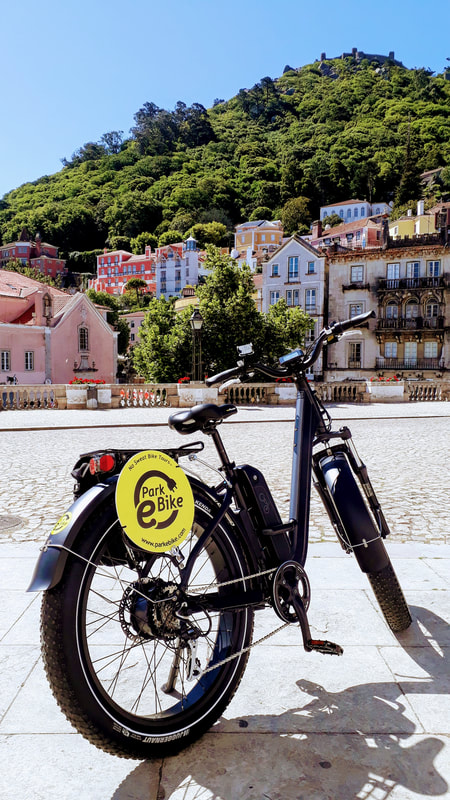 Ebike in Sintra with historic building in the Vila
